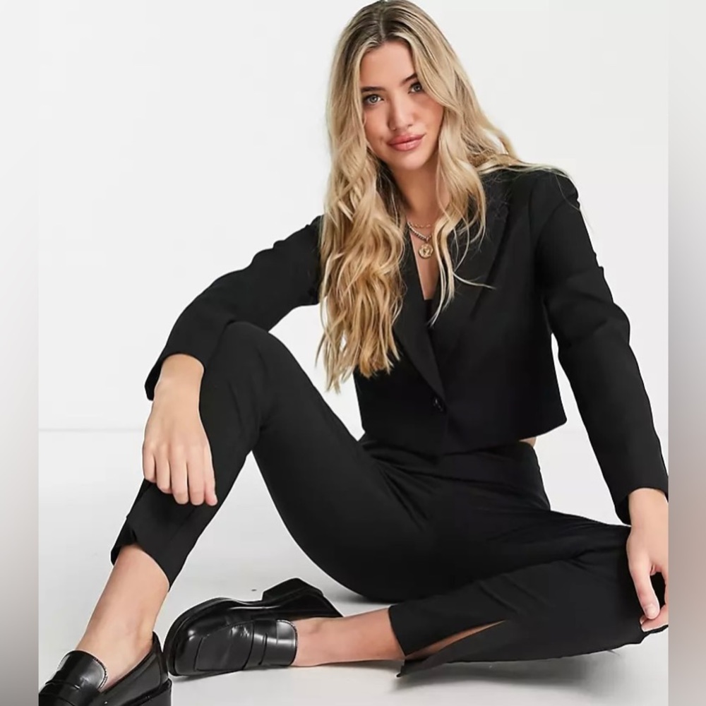 Cropped Black One-Button Blazer